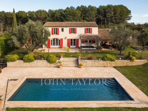 Bastide de prestige à vendre au Nord d'Aix-en-Provence avec appa 