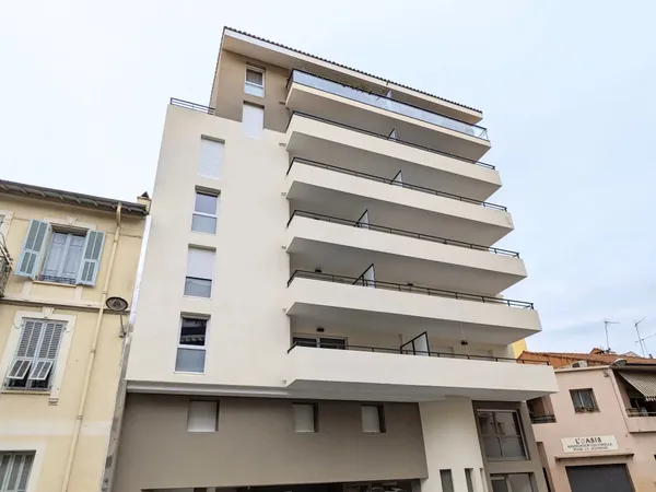NICE - RIQUIER - CÔTÉ PORT - DUPLEX 4 PIÈCES - 84 m² - TERRASSE - GARAGE EN OPTION 