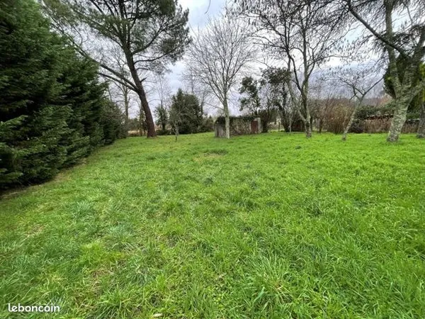 Terrain 750 m² 