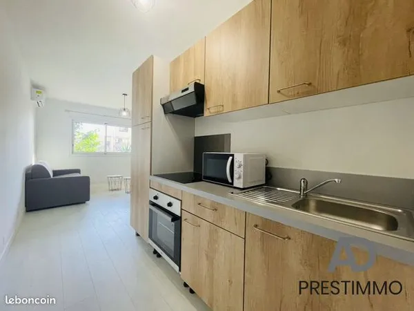 Studio 1 pièce 24 m² 