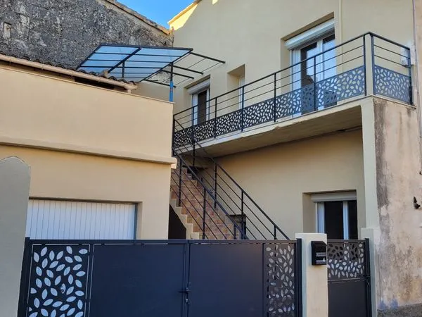Maison de village rénovée - 2 logements loués - Idéal investisseur - Redessan 