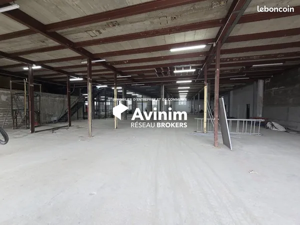 Local 375 m² Villetaneuse 