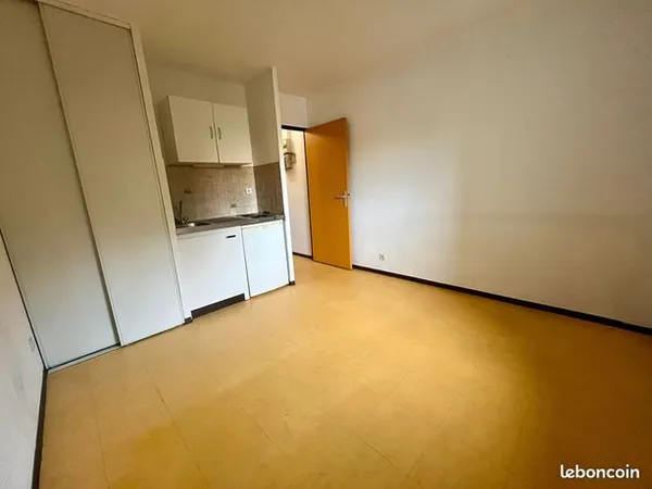 Studio 1 pièce 18 m² 