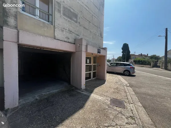 Parking/box 1 pièce Arles 