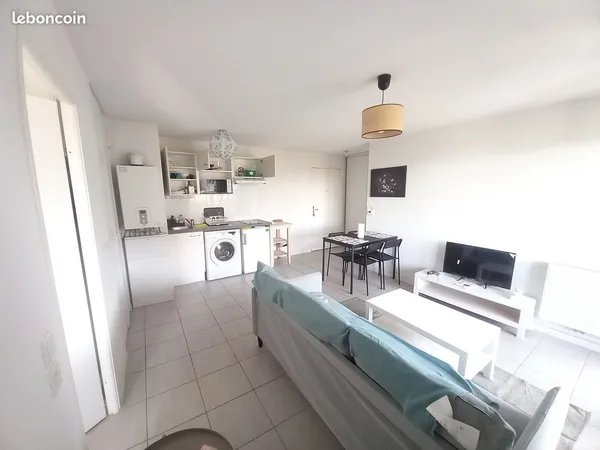 T2 meublé 40 m² avec terrasse et parking à bas-Cenon - proche tram A 