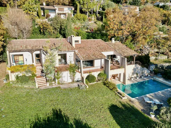 Tourrettes sur Loup : villa d'architecte, ultra lumineuse av 