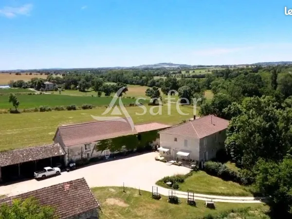 Propriété 15 pièces 373 m² 