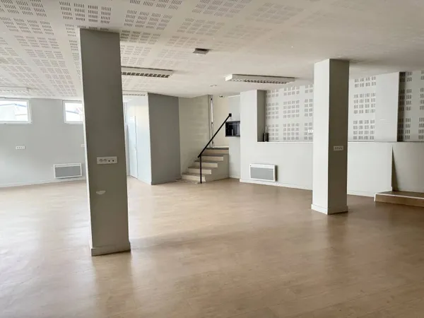 Bureau 220 m² 