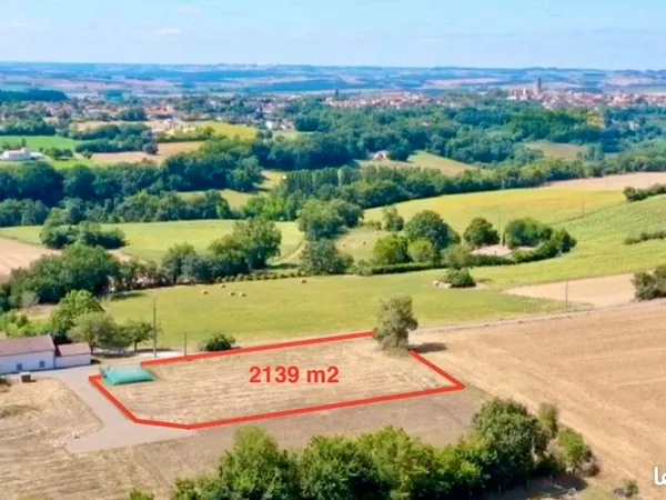 Terrain Viablisé & Constructible de 2139 m2 avec vue imprenable sur Lectoure / Chaîne des 