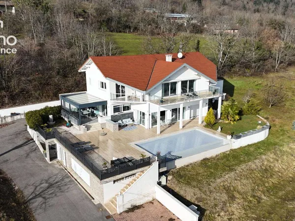 Maison 8 pièces 389 m² 