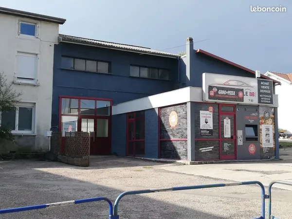MIRECOURT : Grand local commercial et professionnel 