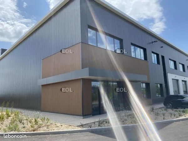 Local commercial 608 m² 
