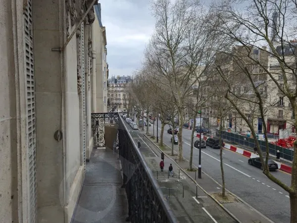 EXCEPTIONNEL AVENUE MARCEAU. 6 PIECES HAUTEUR SOUS PLAFOND 3,67 