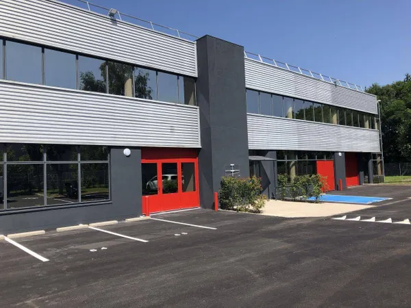 Local d'activité 552 m² 