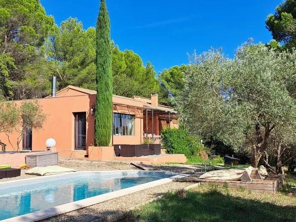 Iise sur laSorgue Colline maison de 160 m2 terrain 3540 m2 