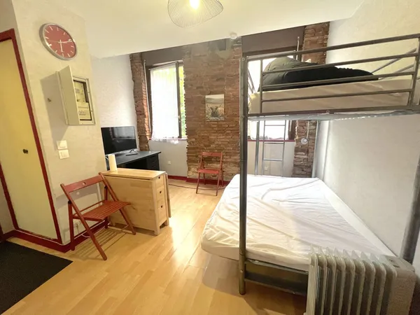 Appartement T1 bis meublé en rez de chaussée avec une cave 