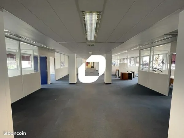 Bureaux 150 m² 