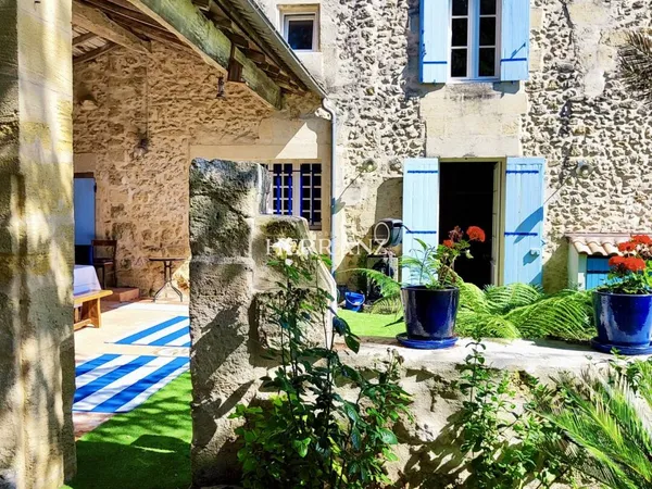 Maison 8 pièces 317 m² 