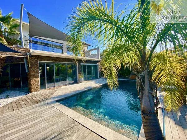 LE BRUSC- BELLE MAISON CONTEMPORAINE DE 300M²- 10 MINUTES DU POR 