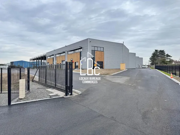 Basse Goulaine - À louer local activité 336,20 m² 