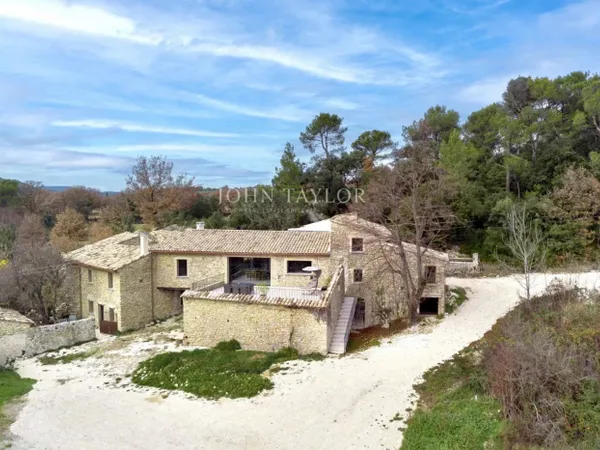 Propriété authentique de l'ère napoléonienne au charme provençal 