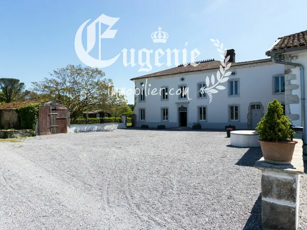 Domaine d'exception de 1530M² répartis sur plusieurs batiments avec salle de réception+ salle de 