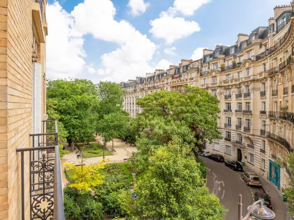 Paris 18e - SQUARE DE CLIGNANCOURT / JULES JOFFRIN - Appartement 