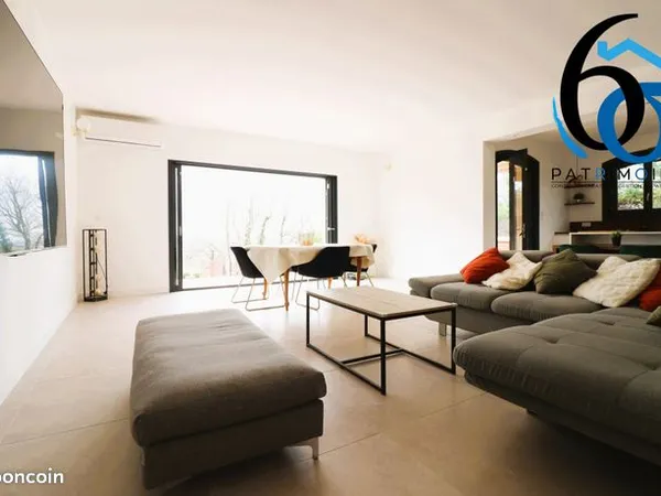 Maison 8 pièces 239 m² 