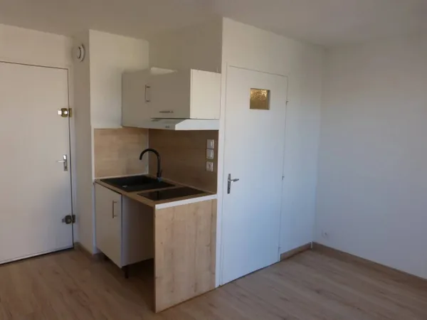 Studio 1 pièce 17 m² 