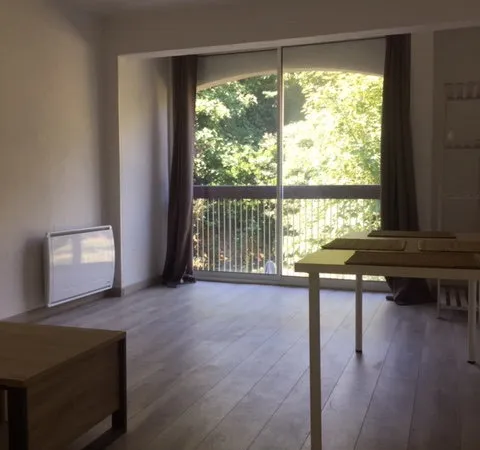 ST CHAMAS, APPARTEMENT T2 MEUBLE 