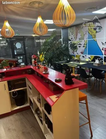 Local commercial 4 pièces 143 m² 