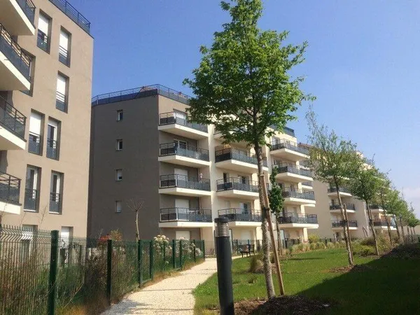 Parking - Garage Location Vénissieux   104€