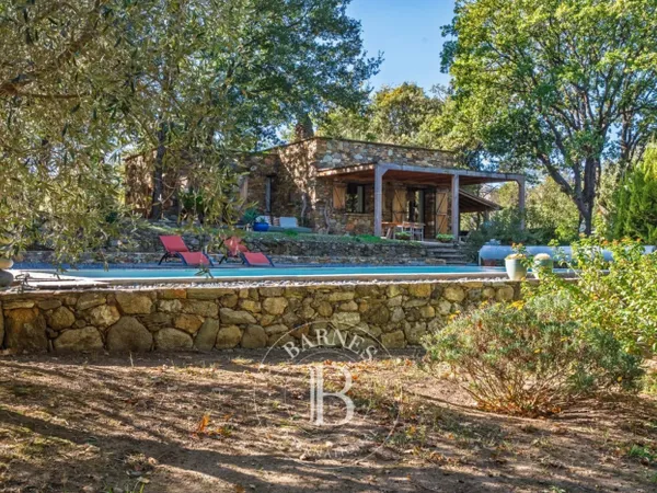 Saint- Florent, Patrimonio, Propriété avec 2 villas, piscine, p 