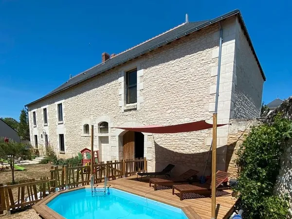 Maison rénovée de 153m2 avec piscine à vendre 