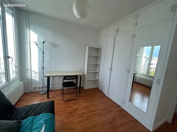 Paris 13ème, limite 5ème joli studio meublé de 15mé 