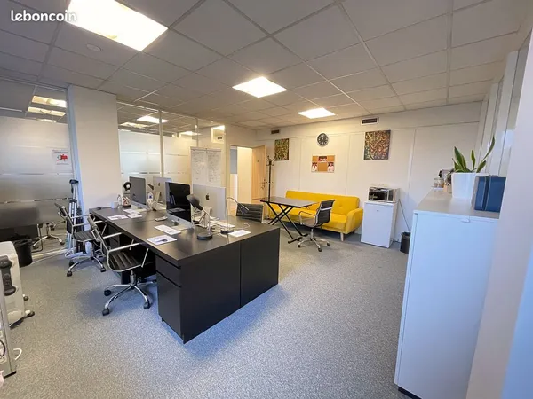 Bureau privatif équipé, jusqu'à 6 postes de travail (sans engagement de durée) 