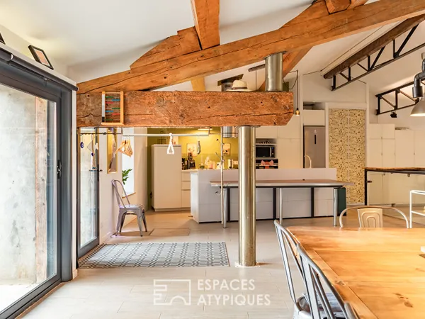 Maison vigneronne réinventée en loft industriel de 297 m² 
