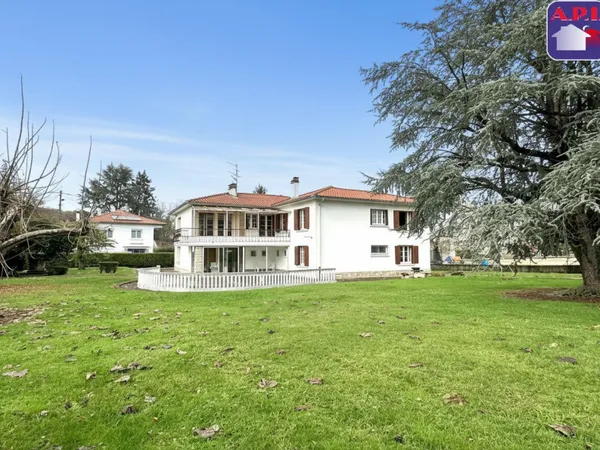 Maison 7 pièces 245 m² 