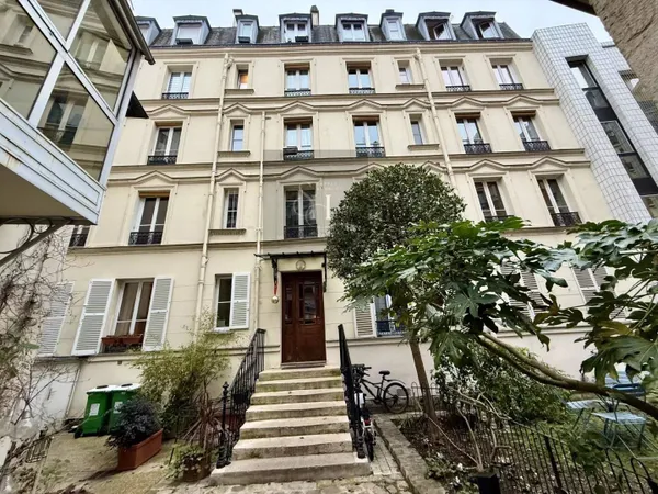 Studio 1 pièce 30 m² 