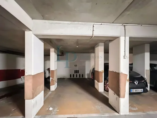 LOCATION EMPLACEMENT DE PARKING - RUE JEAN DE LA FONTAINE PARIS 
