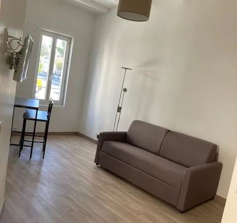 Beau Studio Meublé quartier Perier 13008 Marseille 