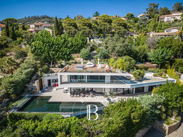 PROCHE CANNES - VILLA CONTEMPORAINE - 5 CHAMBRES 