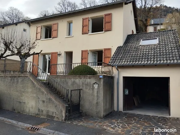 Maison de ville à Vic-sur-Cère 