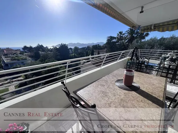 Cannes, Spacieux 3 pièces, terrasse 60m2, vue mer, résidence avec piscine 