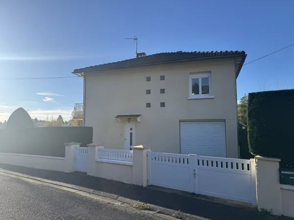 A VENDRE MAISON DE TYPE 6 SECTEUR PEYROLLES 