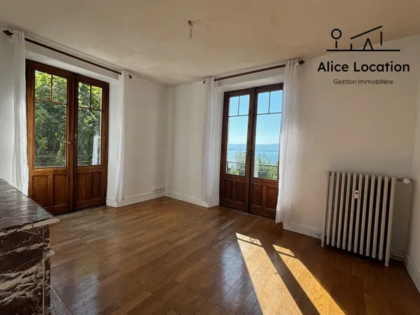 CHARMANT T4 VUE LAC DANS UNE MAISON DE STYLE - JARDIN DANS LA C 