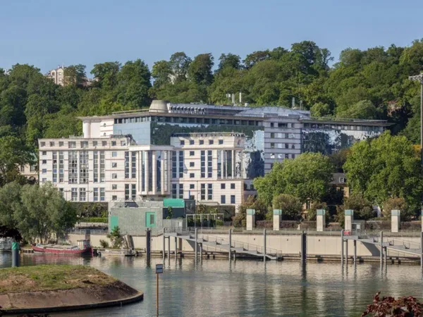 Bureaux 7493 m² 
