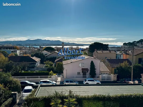 Studio 5 pièces 121 m² 