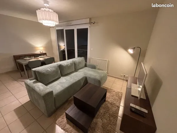 T2 meublé avec balcon, parking et piscine - Caen 