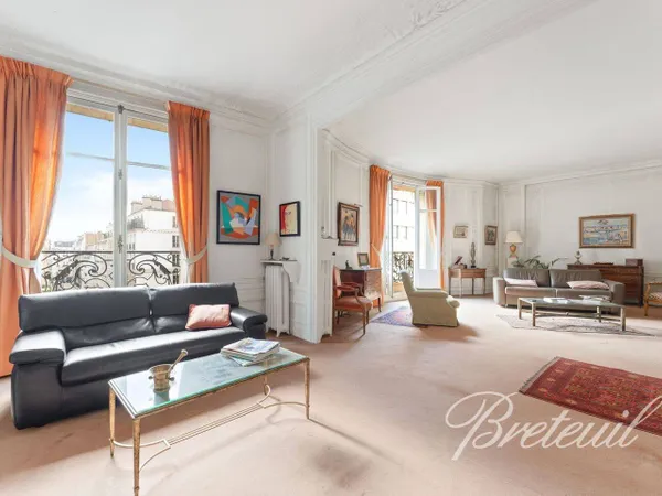 Appartement 7 pièces 244 m² 